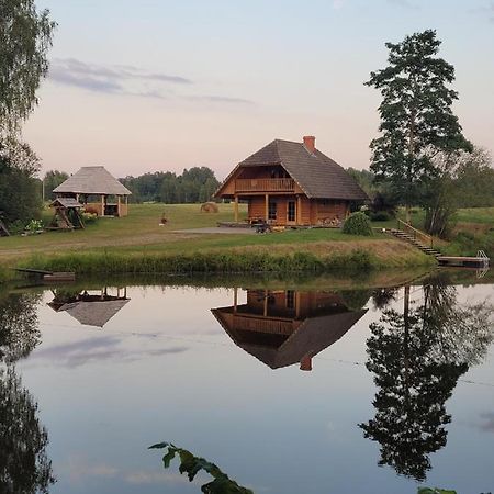 Brivdienu Maja Ar Pirti "Strautkalni" Ieriki Buitenkant foto