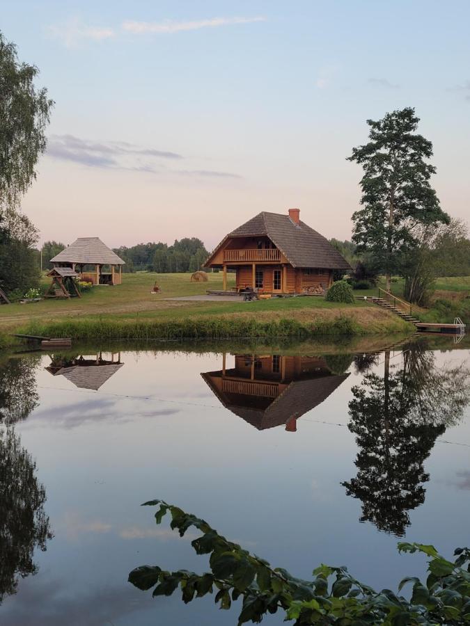 Brivdienu Maja Ar Pirti "Strautkalni" Ieriki Buitenkant foto