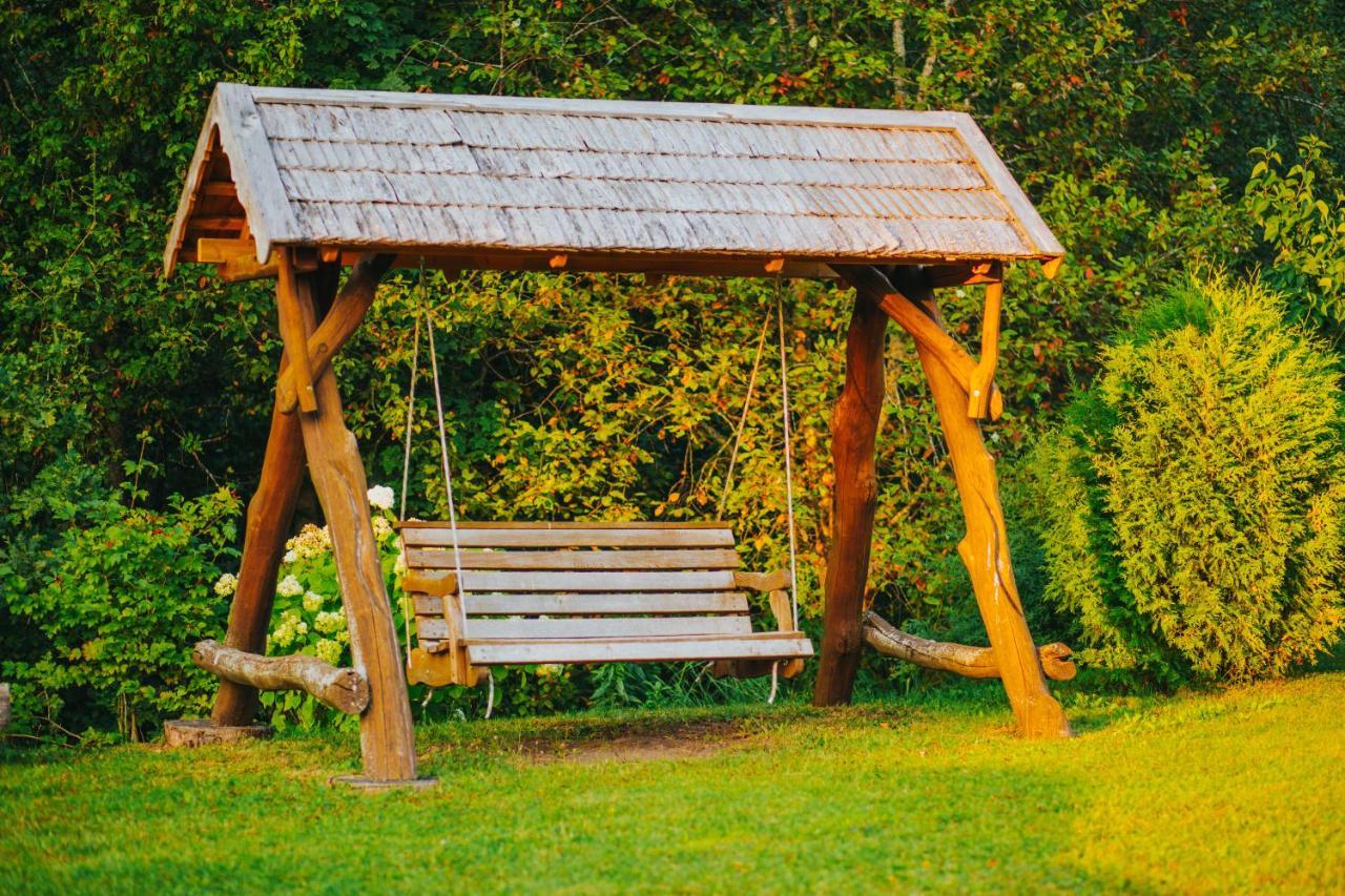 Brivdienu Maja Ar Pirti "Strautkalni" Ieriki Buitenkant foto