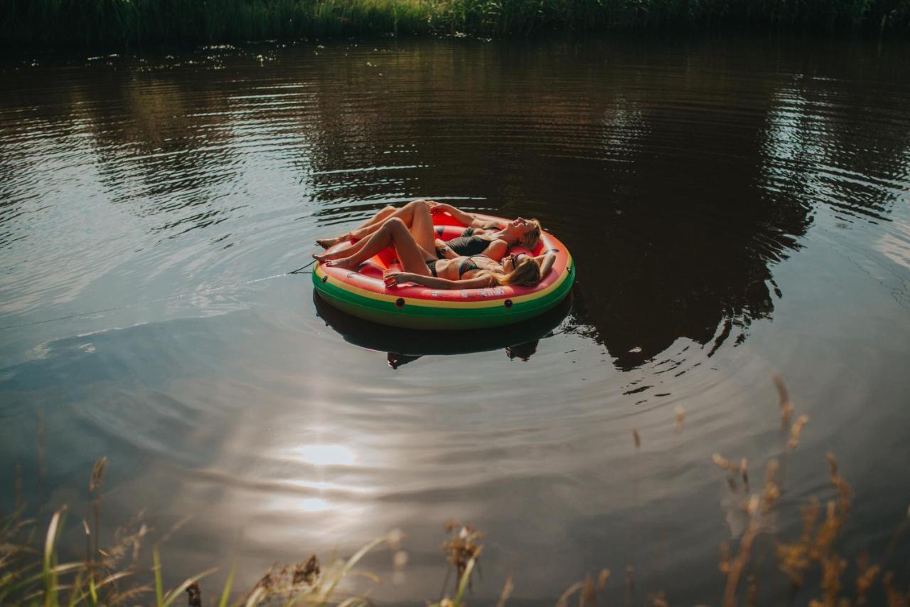 Brivdienu Maja Ar Pirti "Strautkalni" Ieriki Buitenkant foto