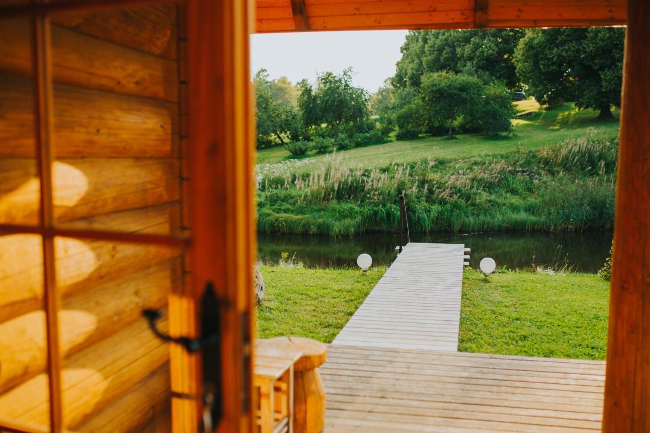 Brivdienu Maja Ar Pirti "Strautkalni" Ieriki Buitenkant foto
